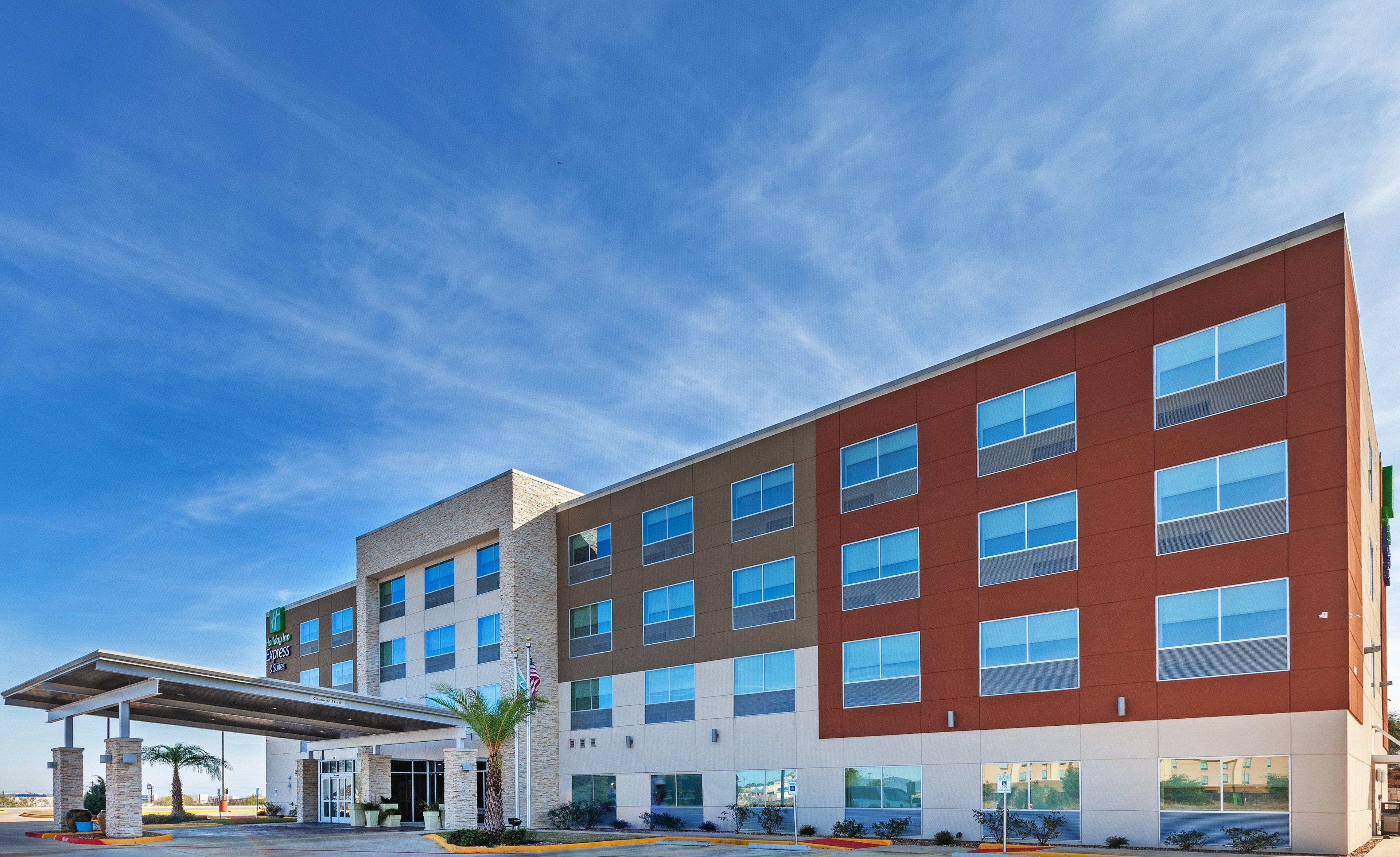 Holiday Inn Express & Suites - Brenham South By Ihg Exterior photo
